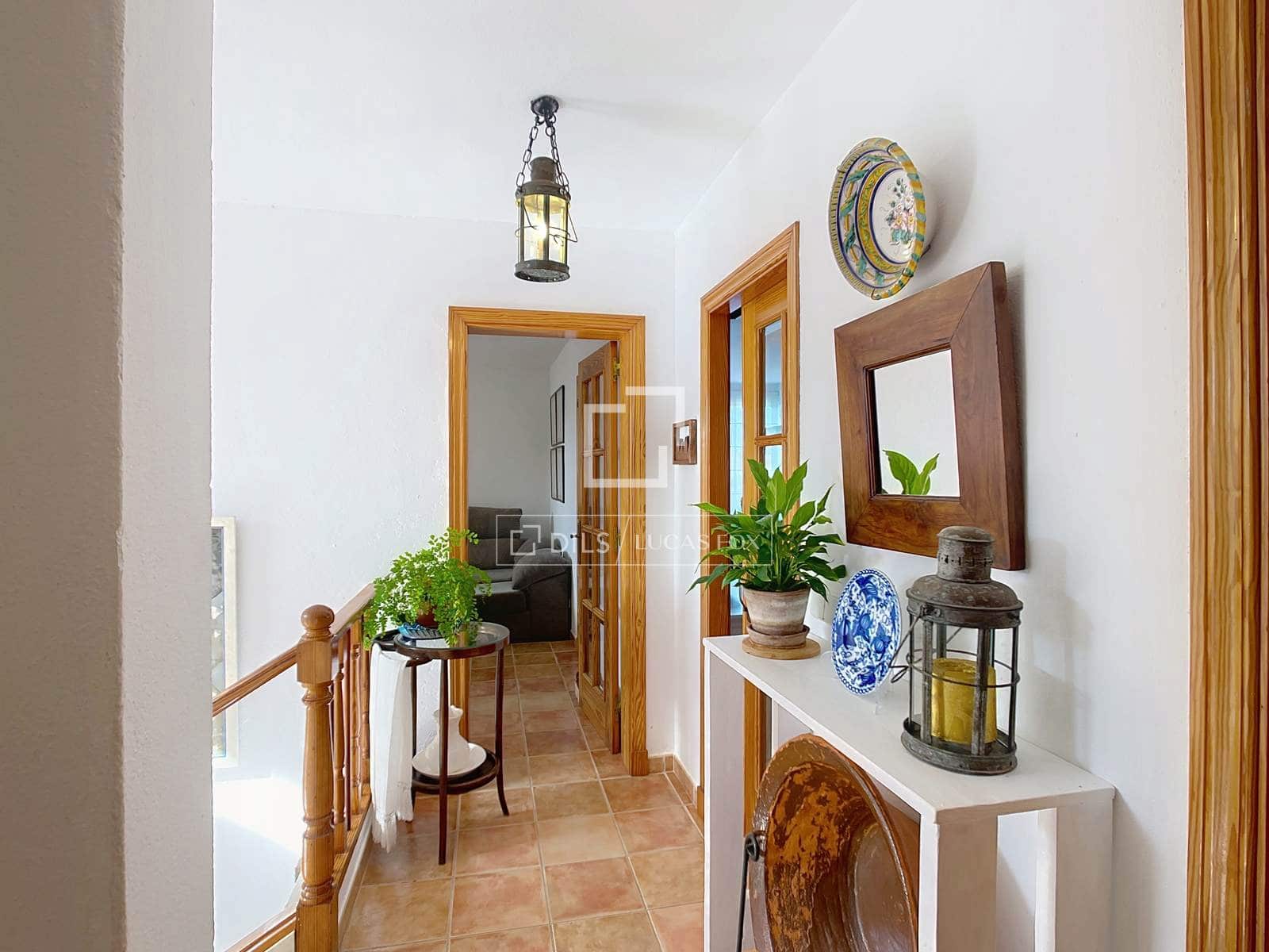 4 bedroom Villa for sale in Ciutadella de Menorca with garage - € 690,000 (Ref: 9675064)