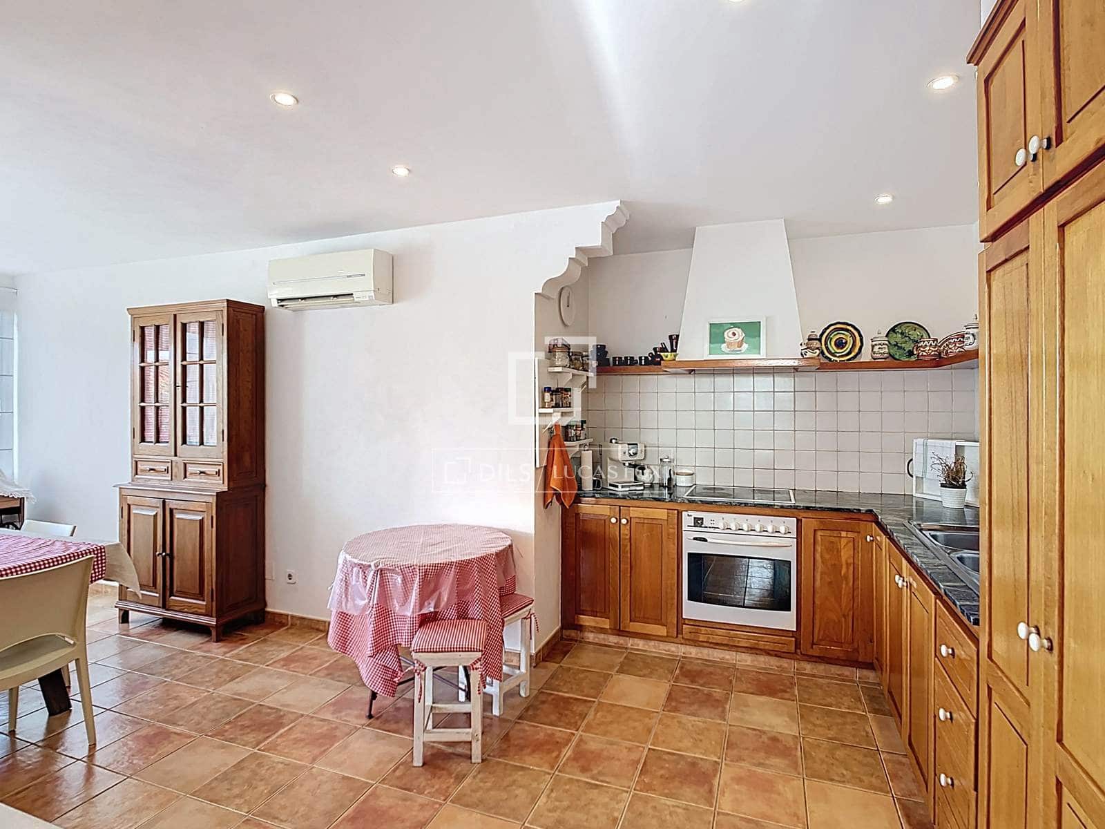 4 bedroom Villa for sale in Ciutadella de Menorca with garage - € 690,000 (Ref: 9675064)