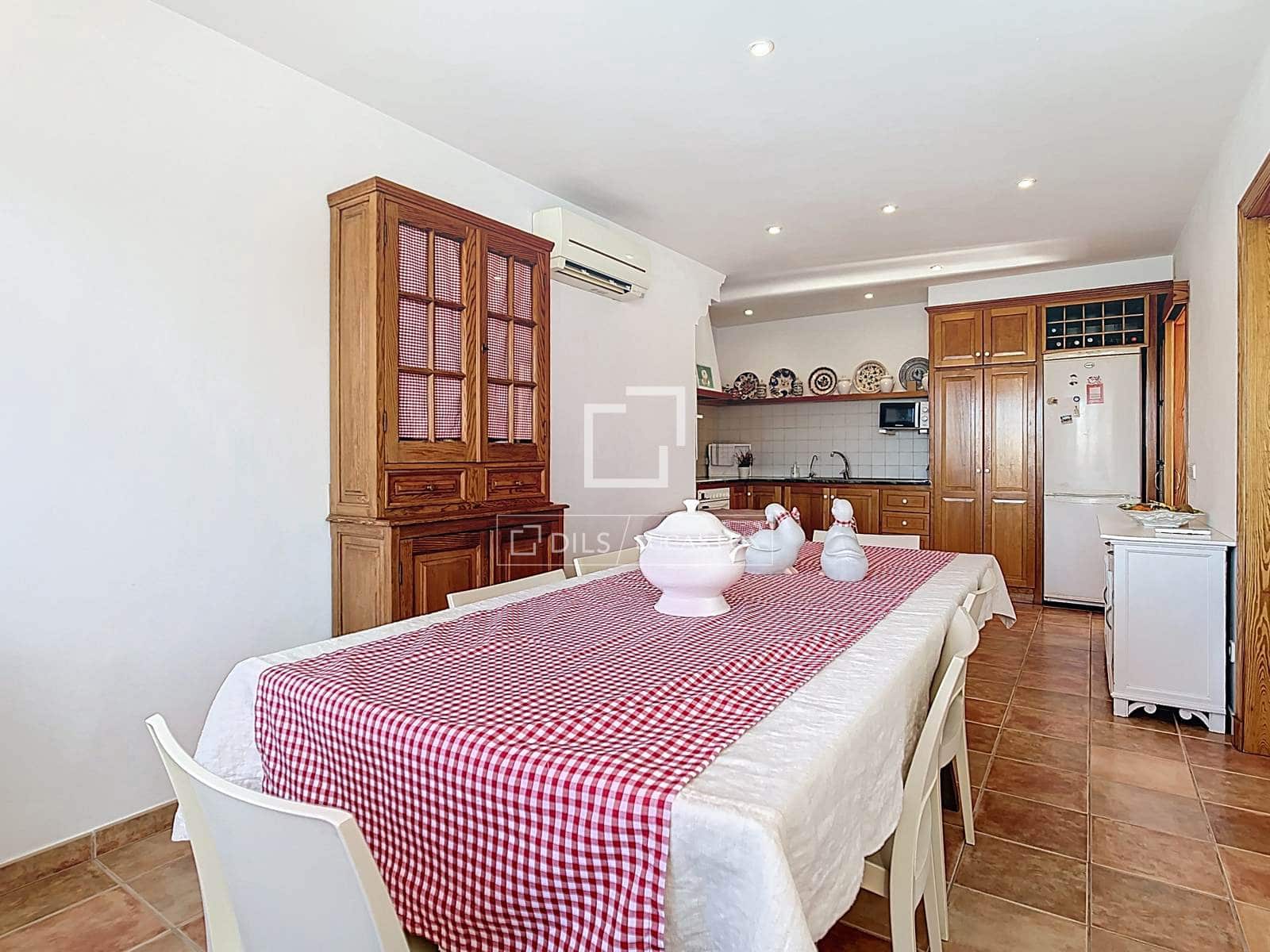 4 bedroom Villa for sale in Ciutadella de Menorca with garage - € 690,000 (Ref: 9675064)