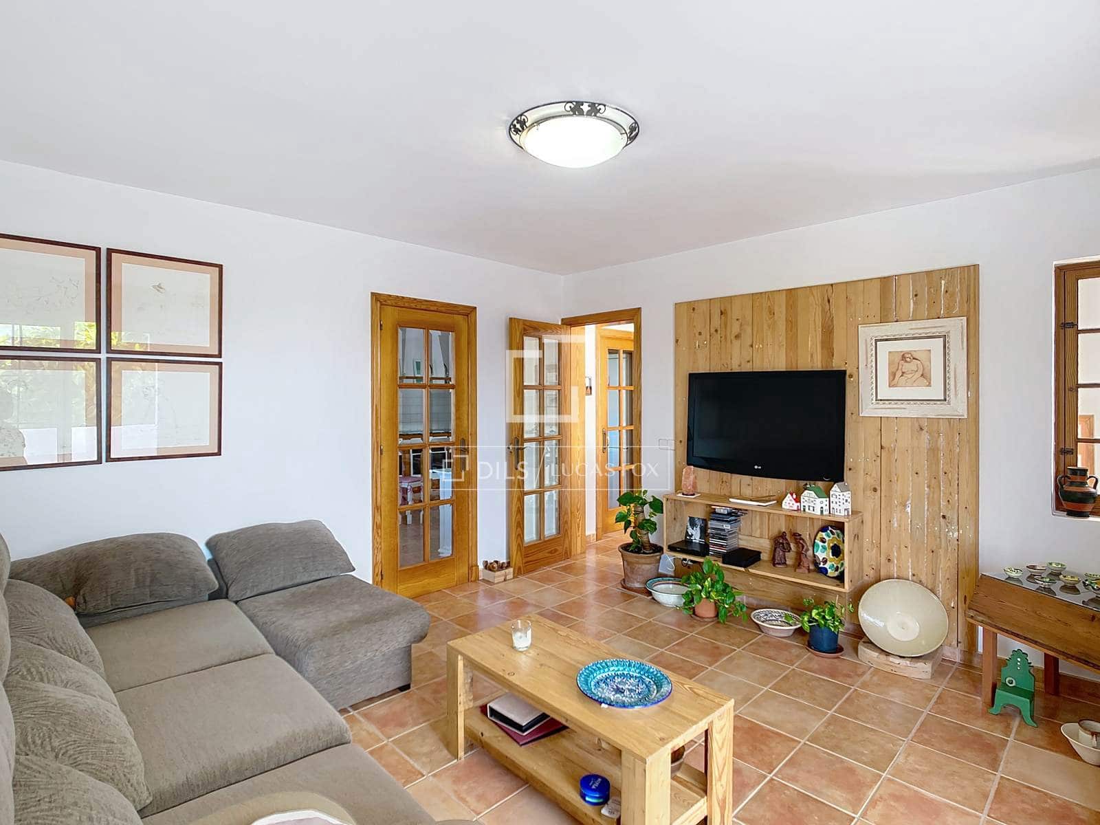 4 bedroom Villa for sale in Ciutadella de Menorca with garage - € 690,000 (Ref: 9675064)