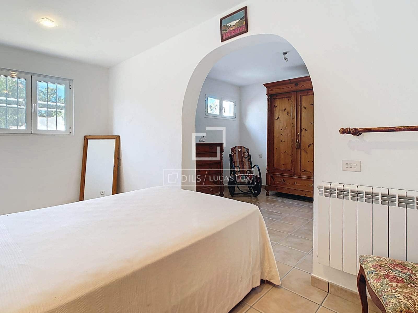 4 bedroom Villa for sale in Ciutadella de Menorca with garage - € 690,000 (Ref: 9675064)