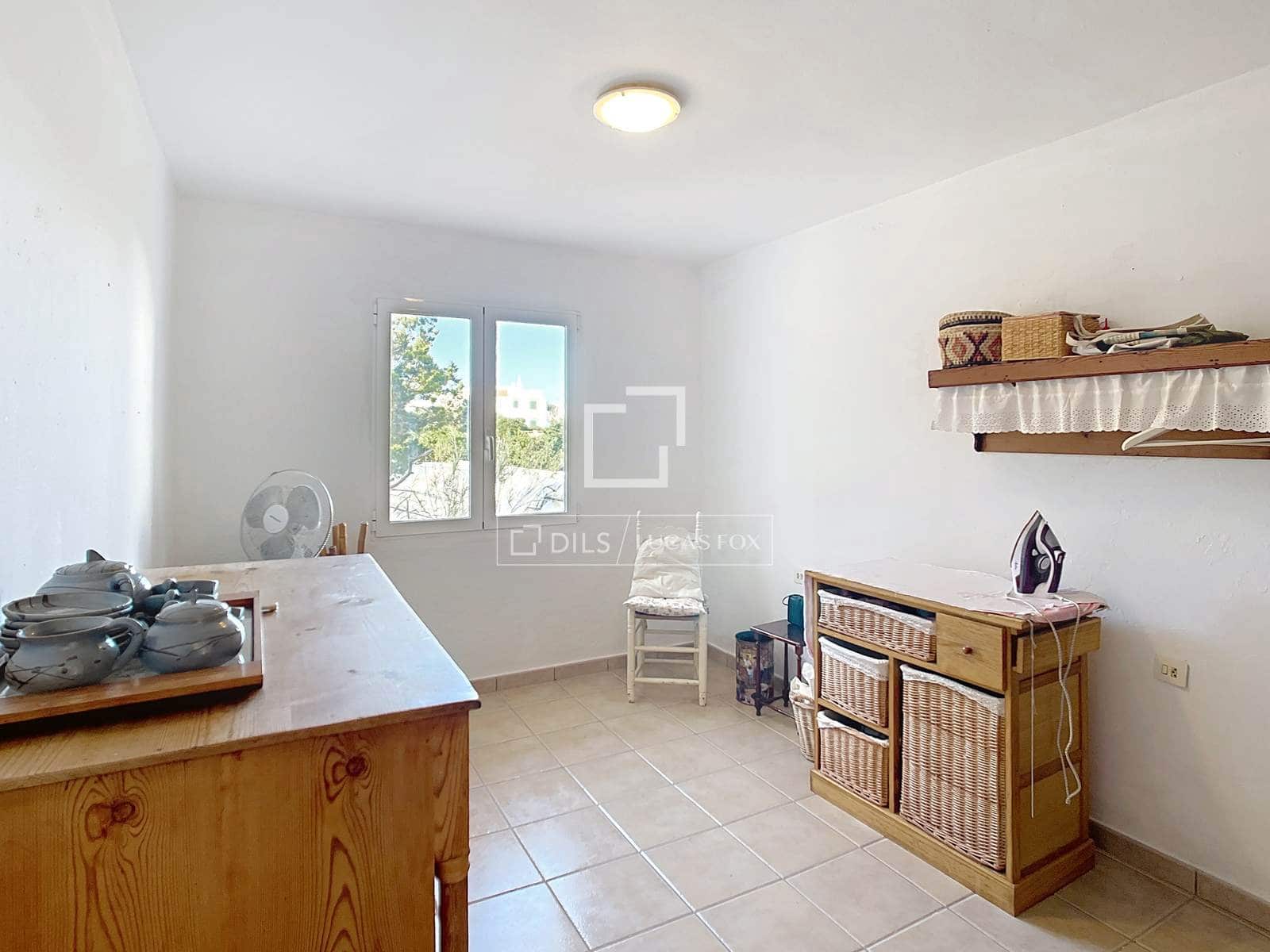 4 bedroom Villa for sale in Ciutadella de Menorca with garage - € 690,000 (Ref: 9675064)