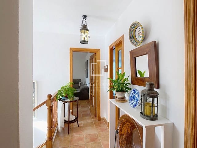 4 bedroom Villa for sale in Ciutadella de Menorca with garage - € 690,000 (Ref: 9675064)