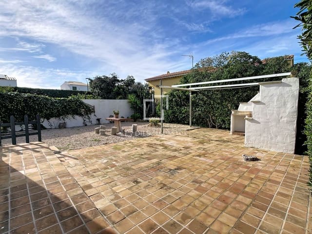 4 bedroom Villa for sale in Ciutadella de Menorca with garage - € 690,000 (Ref: 9675064)