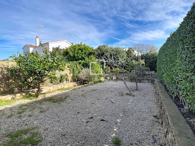 4 bedroom Villa for sale in Ciutadella de Menorca with garage - € 690,000 (Ref: 9675064)