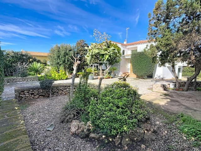 4 bedroom Villa for sale in Ciutadella de Menorca with garage - € 690,000 (Ref: 9675064)