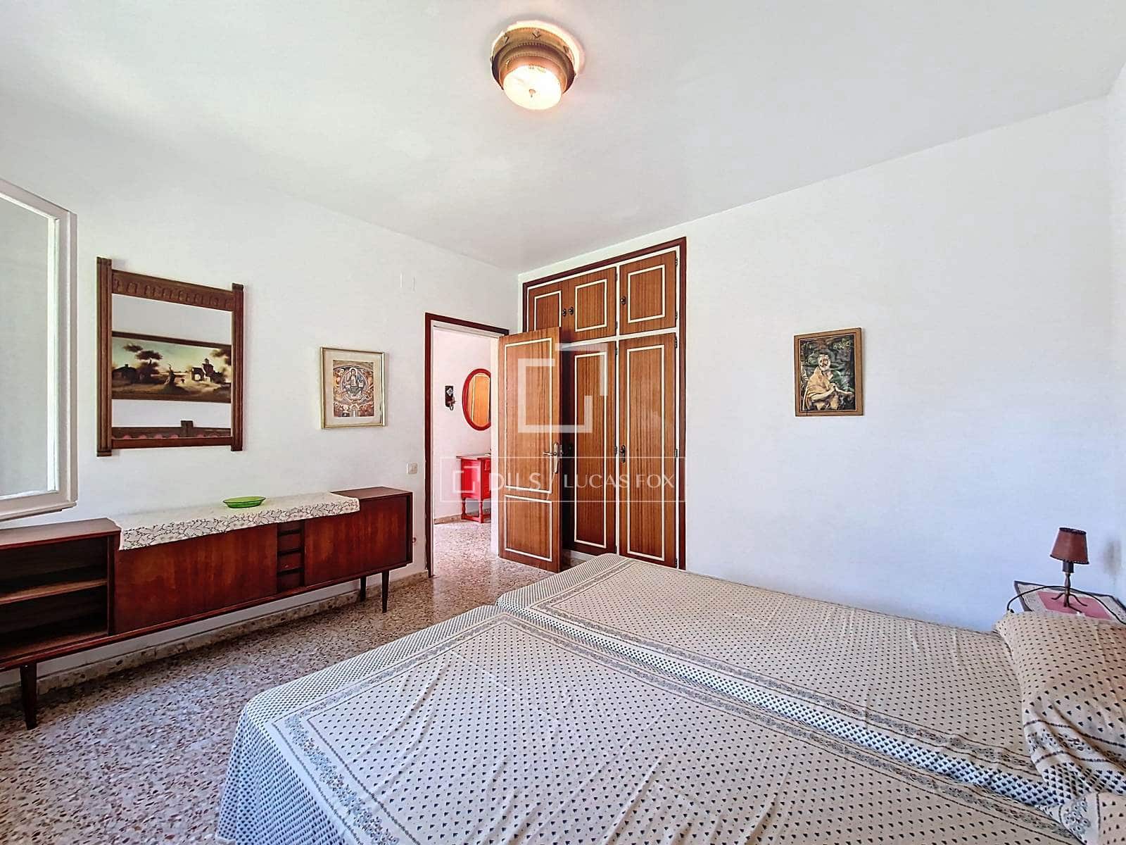 4 bedroom Villa for sale in Calafell with garage - € 489,000 (Ref: 9675065)