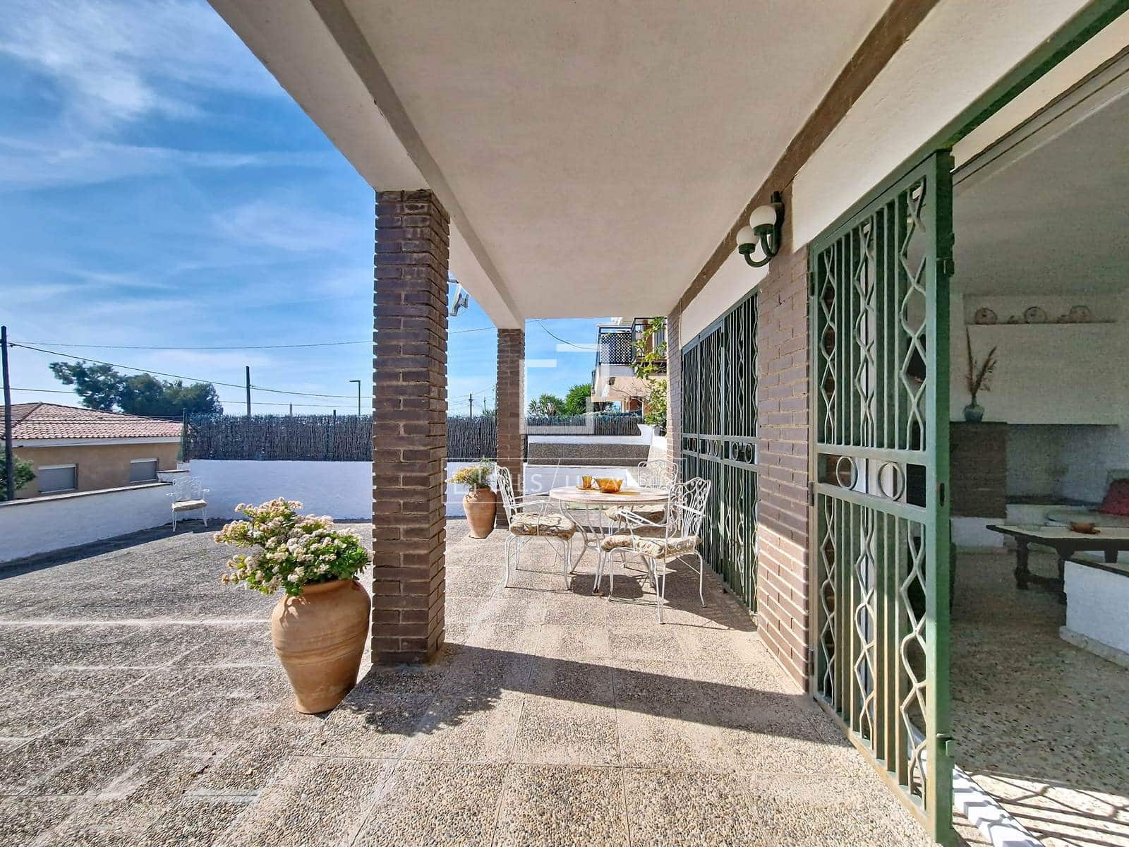 4 bedroom Villa for sale in Calafell with garage - € 489,000 (Ref: 9675065)