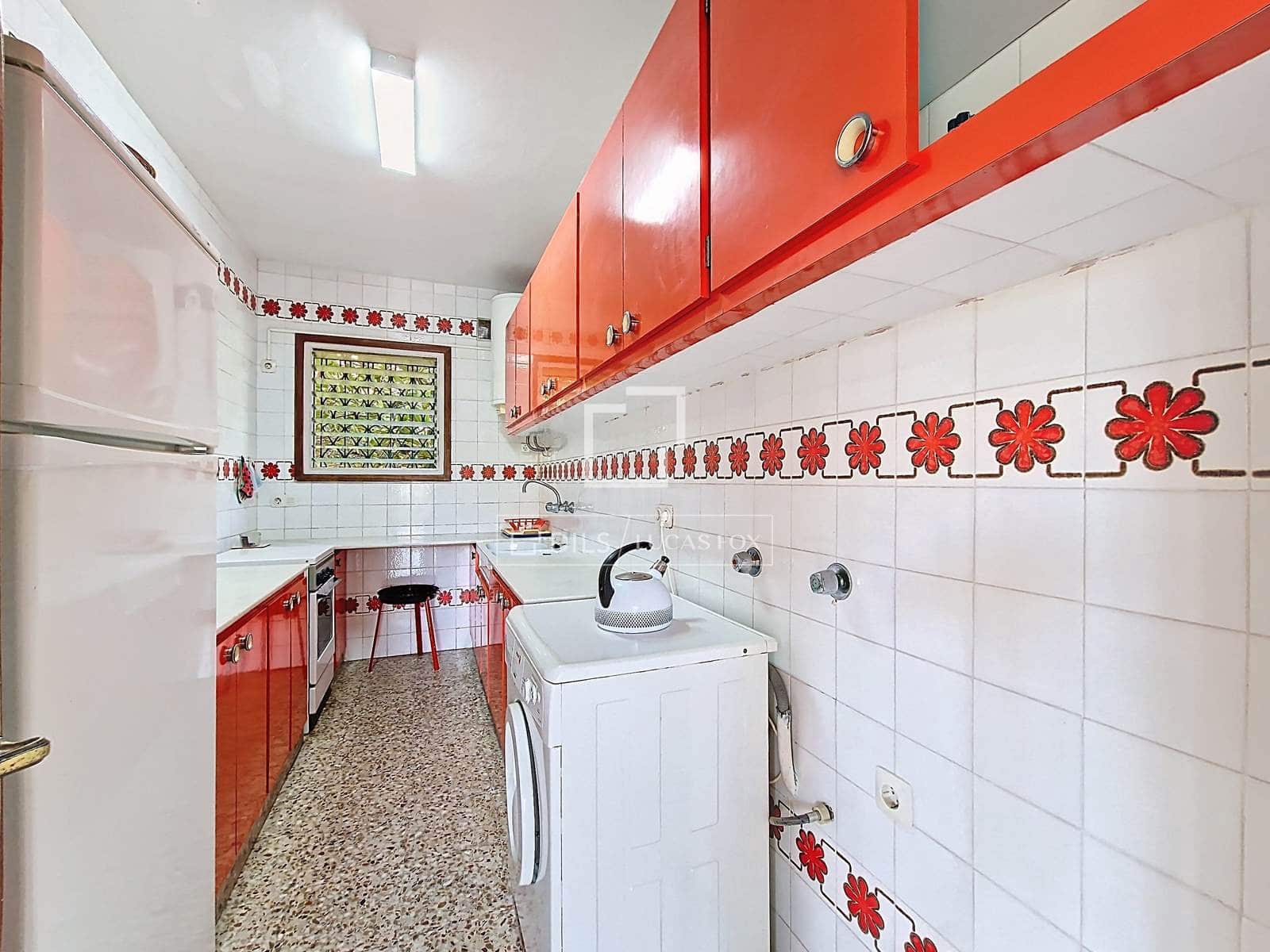 4 bedroom Villa for sale in Calafell with garage - € 489,000 (Ref: 9675065)