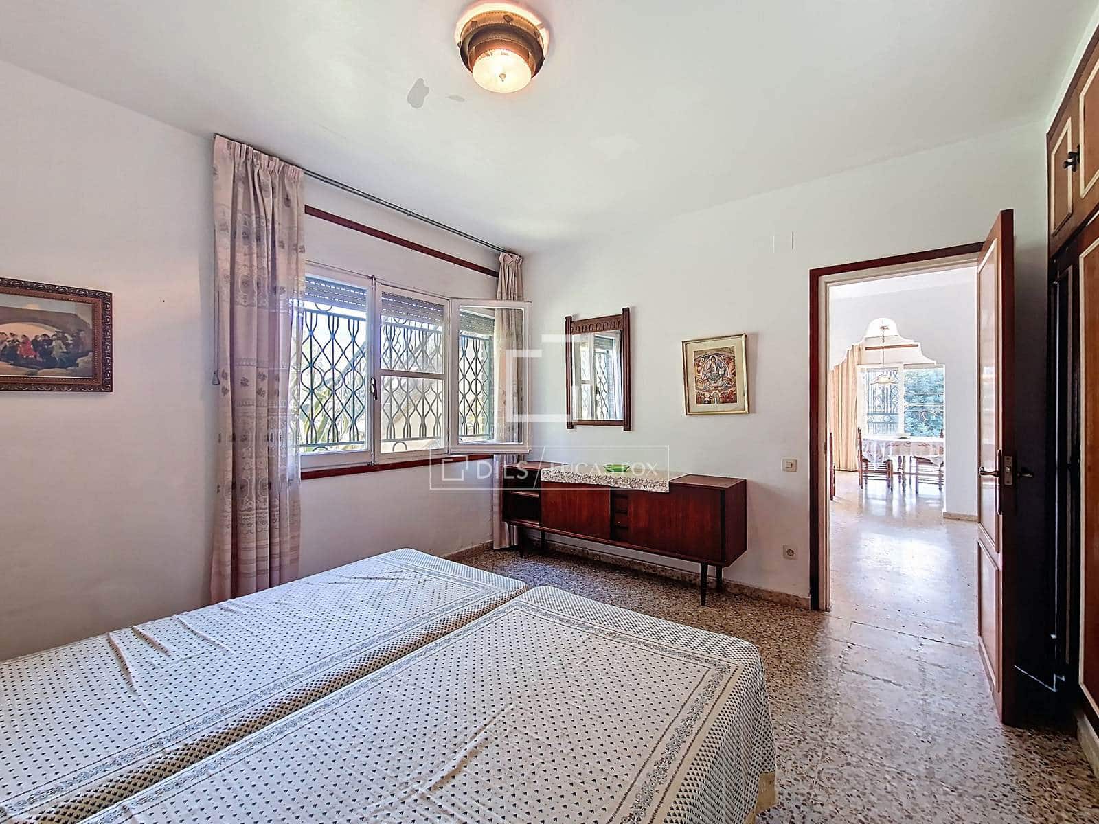 4 bedroom Villa for sale in Calafell with garage - € 489,000 (Ref: 9675065)