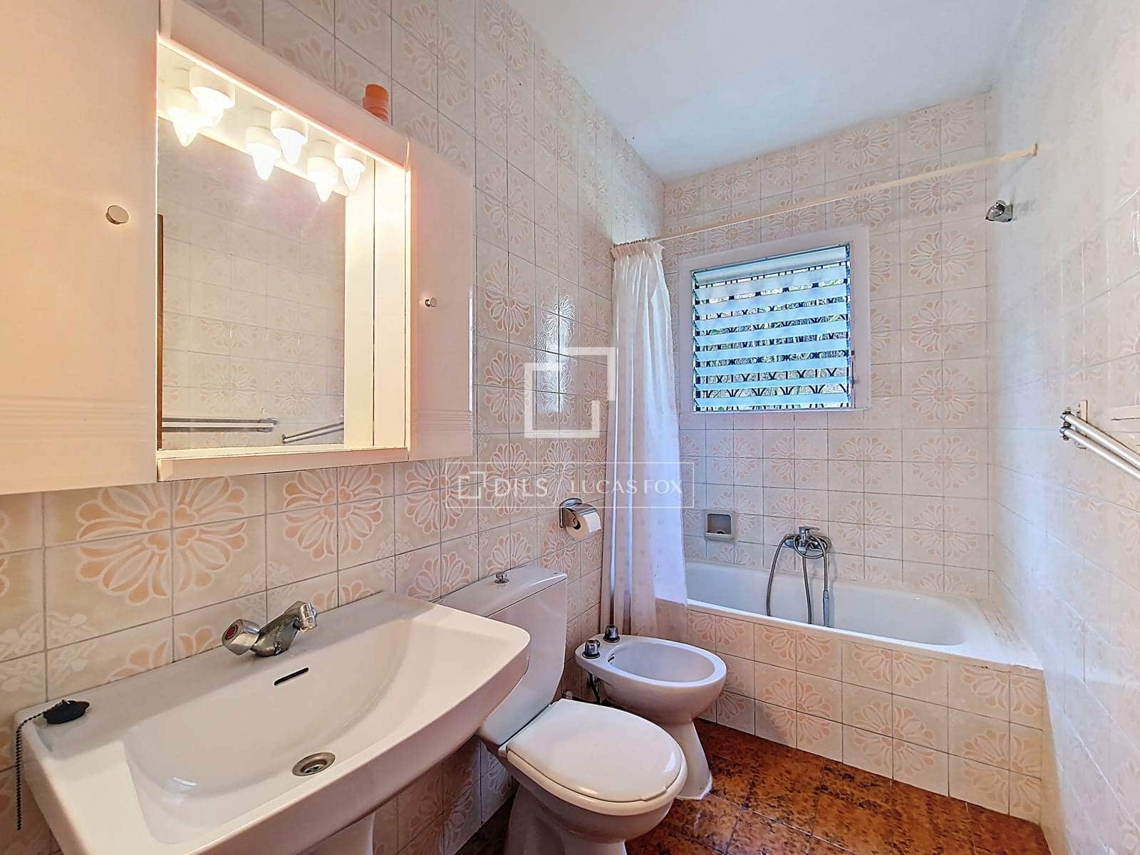 4 bedroom Villa for sale in Calafell with garage - € 489,000 (Ref: 9675065)