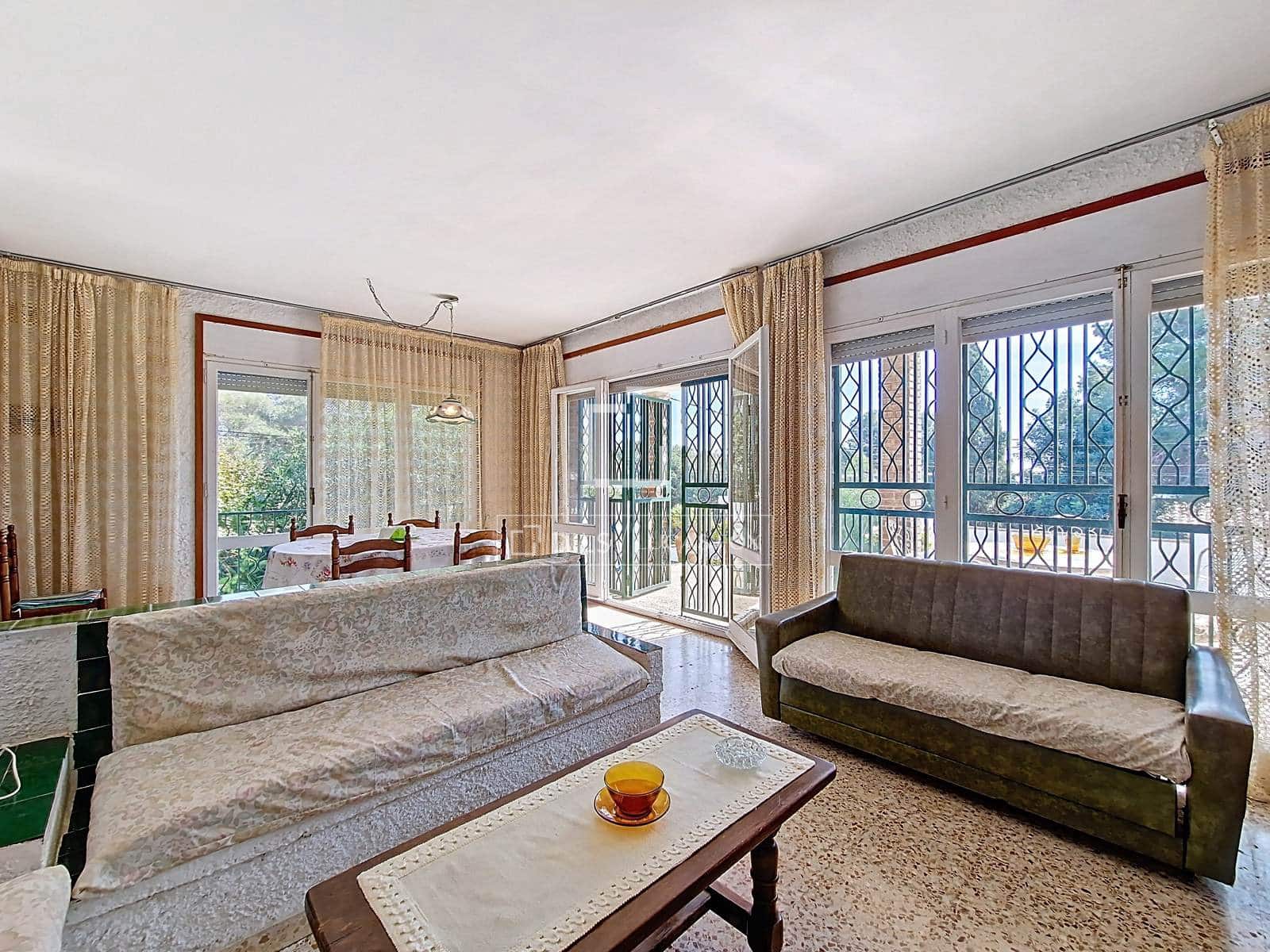 4 bedroom Villa for sale in Calafell with garage - € 489,000 (Ref: 9675065)