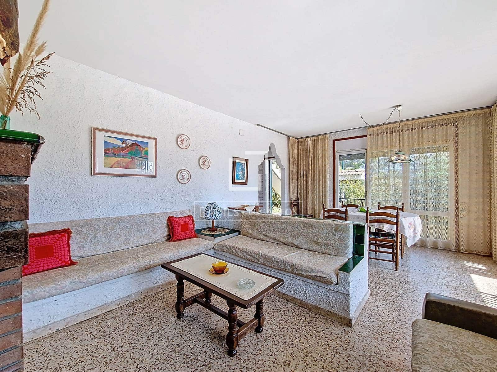 4 bedroom Villa for sale in Calafell with garage - € 489,000 (Ref: 9675065)