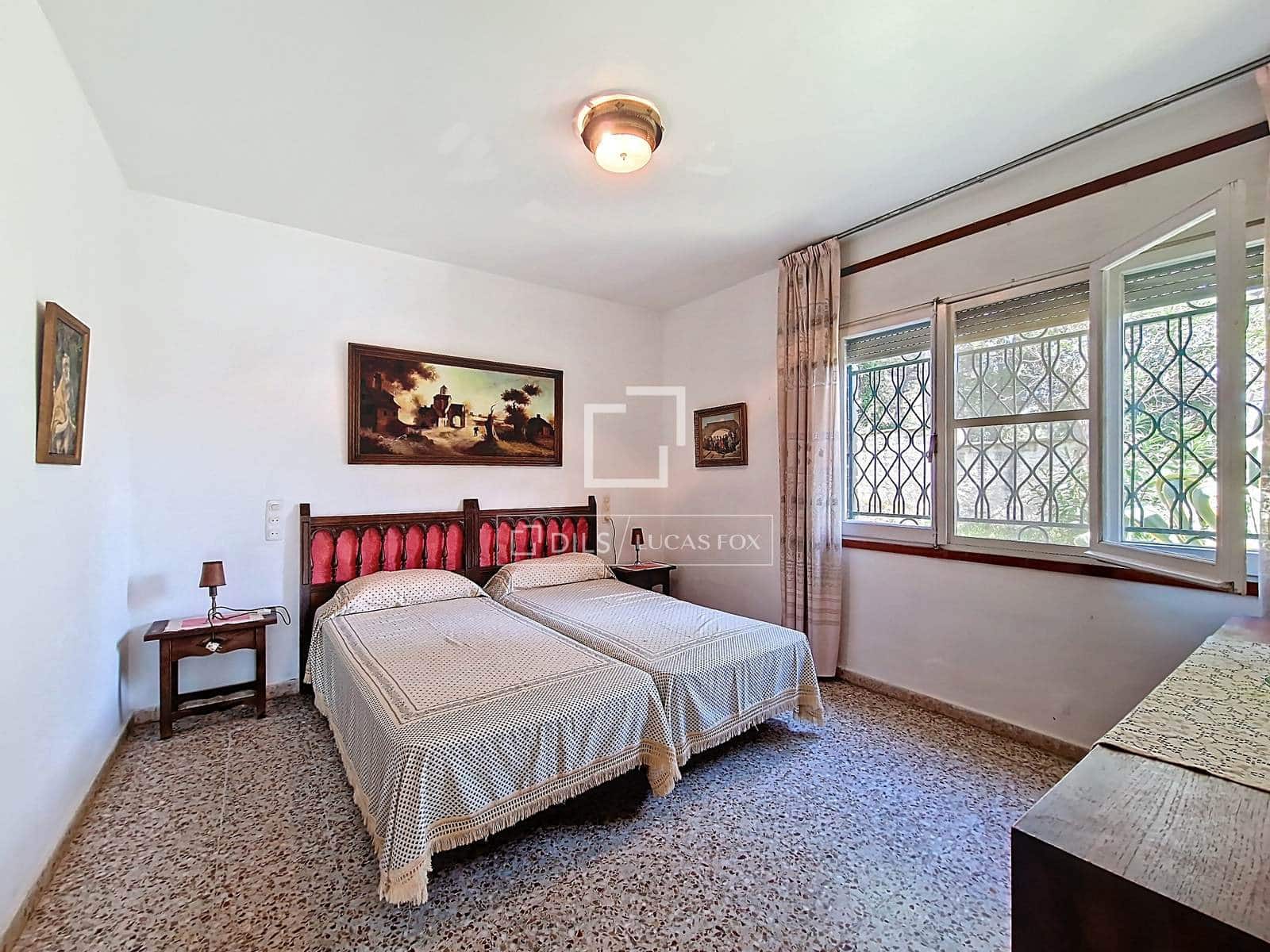 4 bedroom Villa for sale in Calafell with garage - € 489,000 (Ref: 9675065)