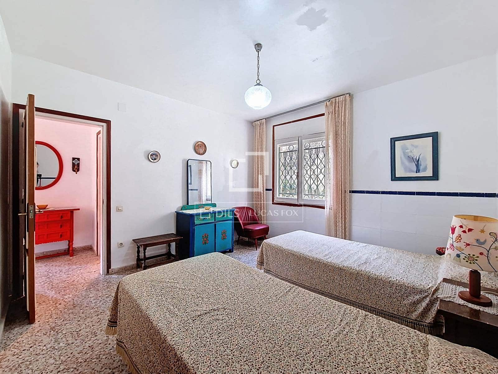 4 bedroom Villa for sale in Calafell with garage - € 489,000 (Ref: 9675065)