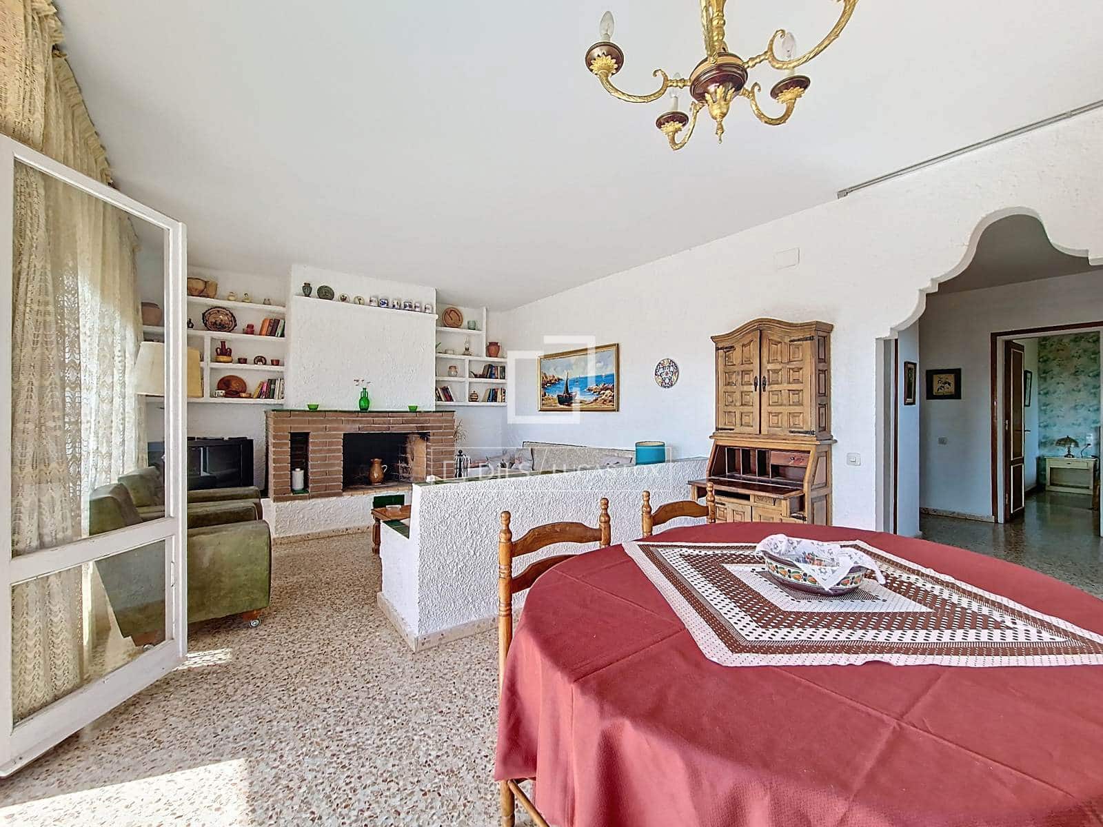 4 bedroom Villa for sale in Calafell with garage - € 489,000 (Ref: 9675065)