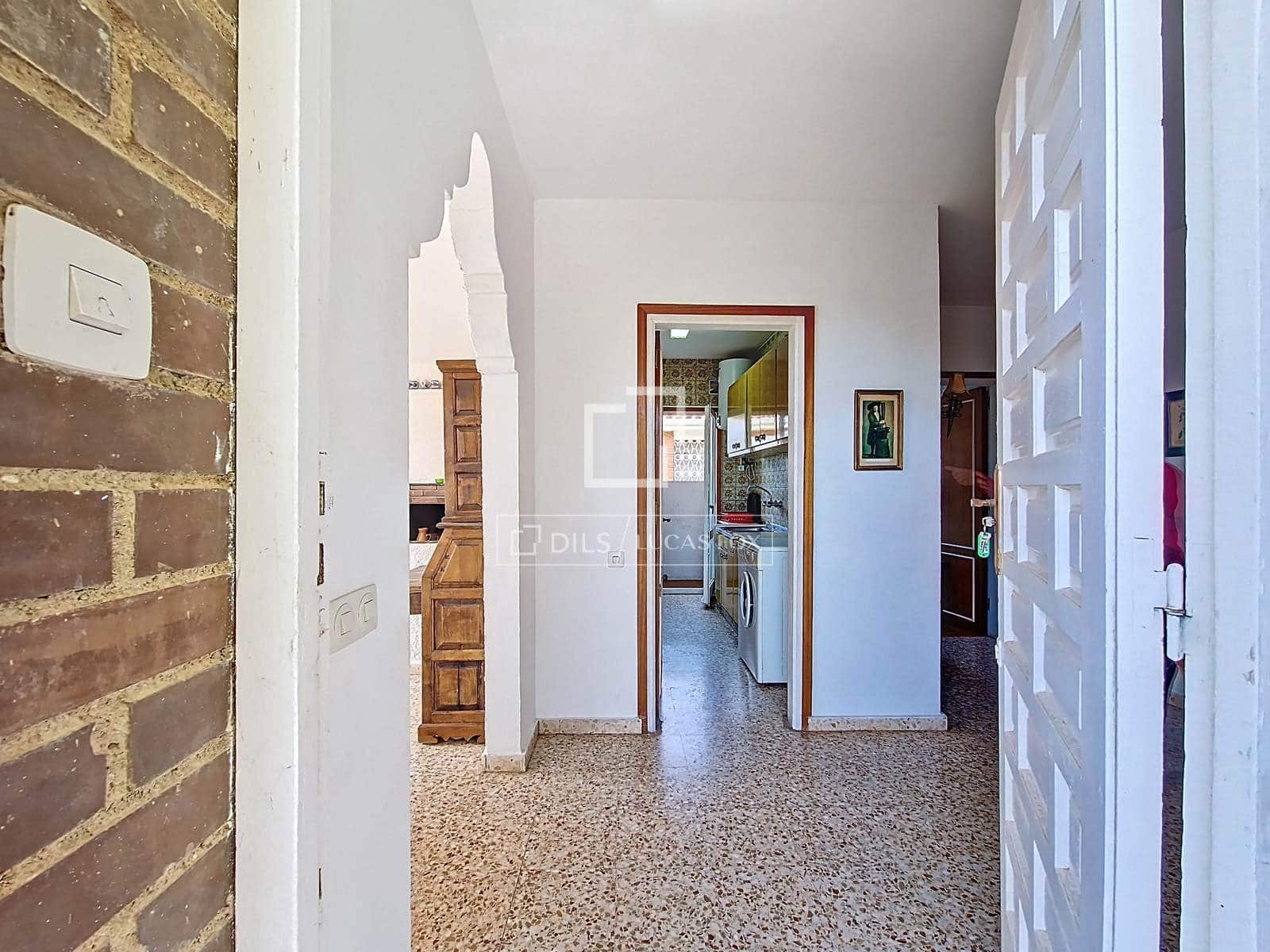 4 bedroom Villa for sale in Calafell with garage - € 489,000 (Ref: 9675065)