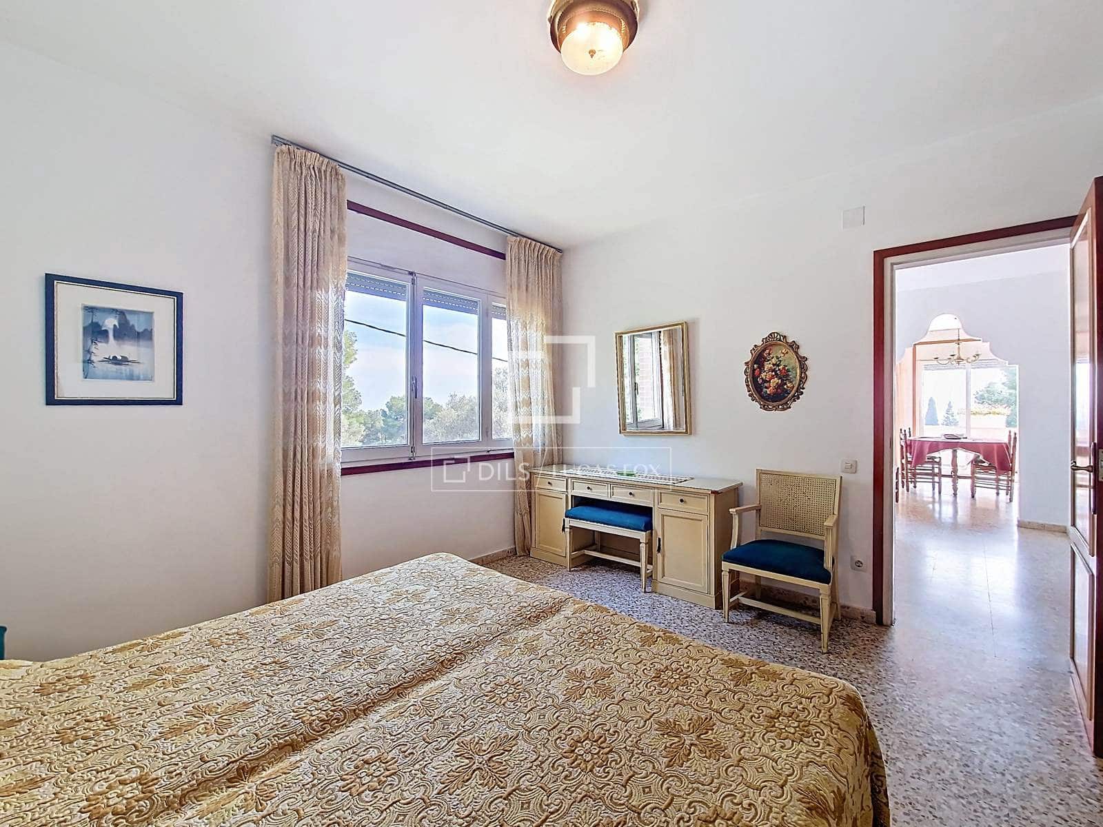 4 bedroom Villa for sale in Calafell with garage - € 489,000 (Ref: 9675065)