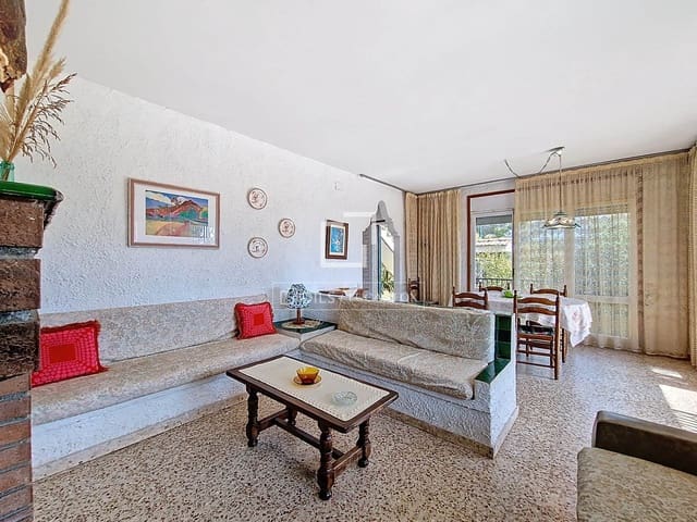 4 bedroom Villa for sale in Calafell with garage - € 489,000 (Ref: 9675065)