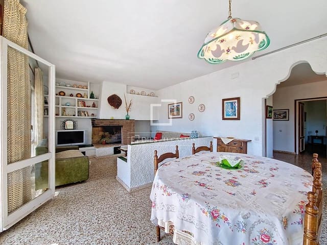 4 bedroom Villa for sale in Calafell with garage - € 489,000 (Ref: 9675065)