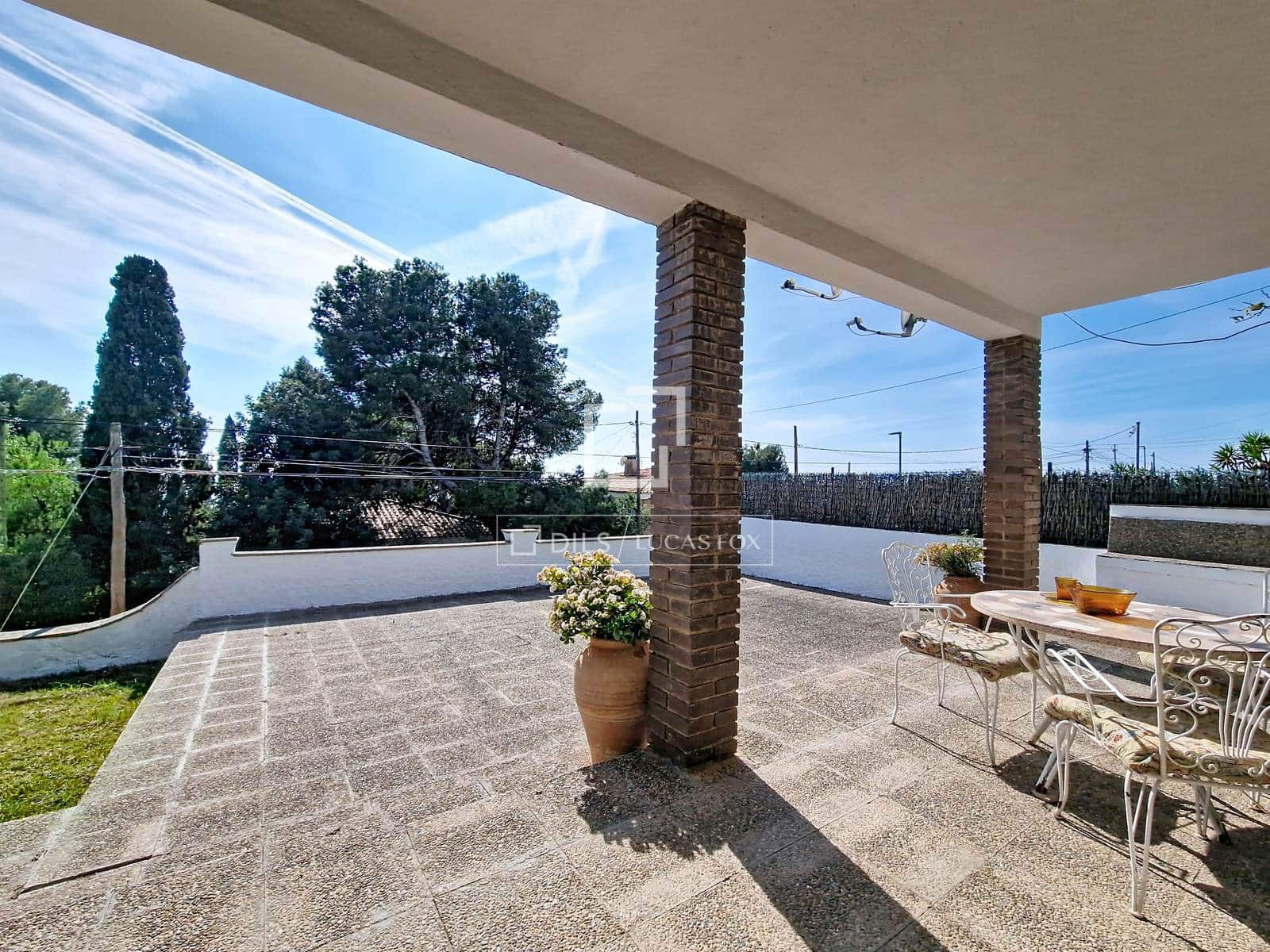 4 bedroom Villa for sale in Calafell with garage - € 489,000 (Ref: 9675065)