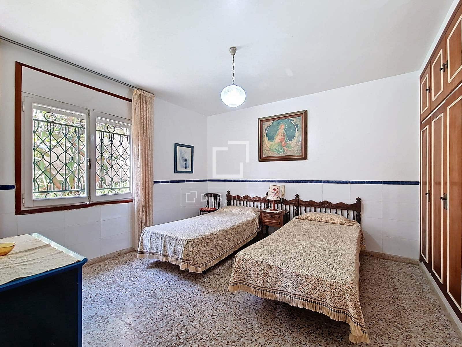 4 bedroom Villa for sale in Calafell with garage - € 489,000 (Ref: 9675065)