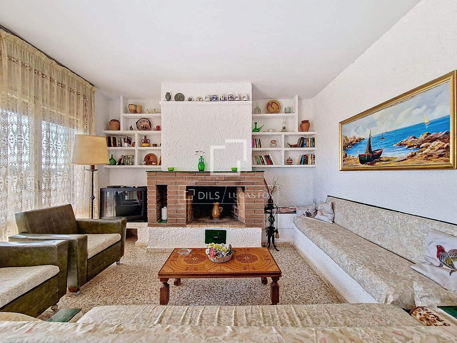 4 bedroom Villa for sale in Calafell with garage - € 489,000 (Ref: 9675065)