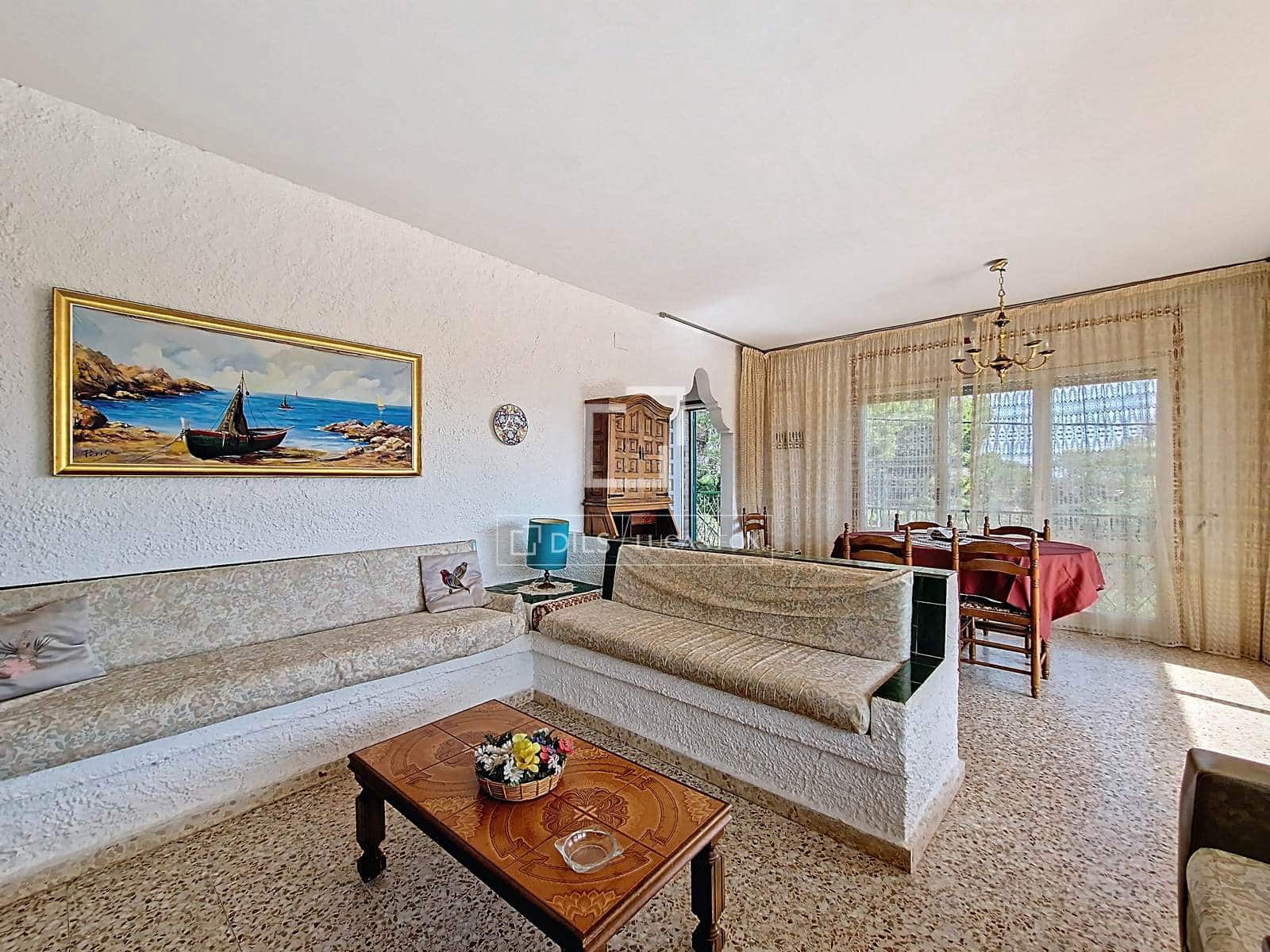 4 bedroom Villa for sale in Calafell with garage - € 489,000 (Ref: 9675065)