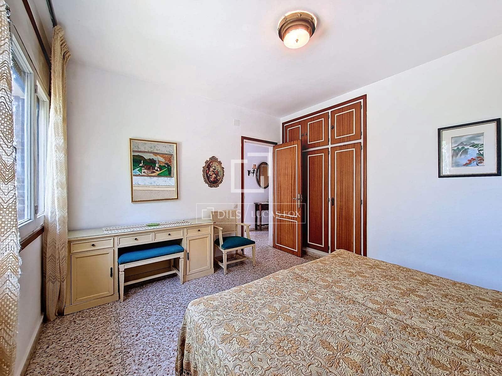 4 bedroom Villa for sale in Calafell with garage - € 489,000 (Ref: 9675065)