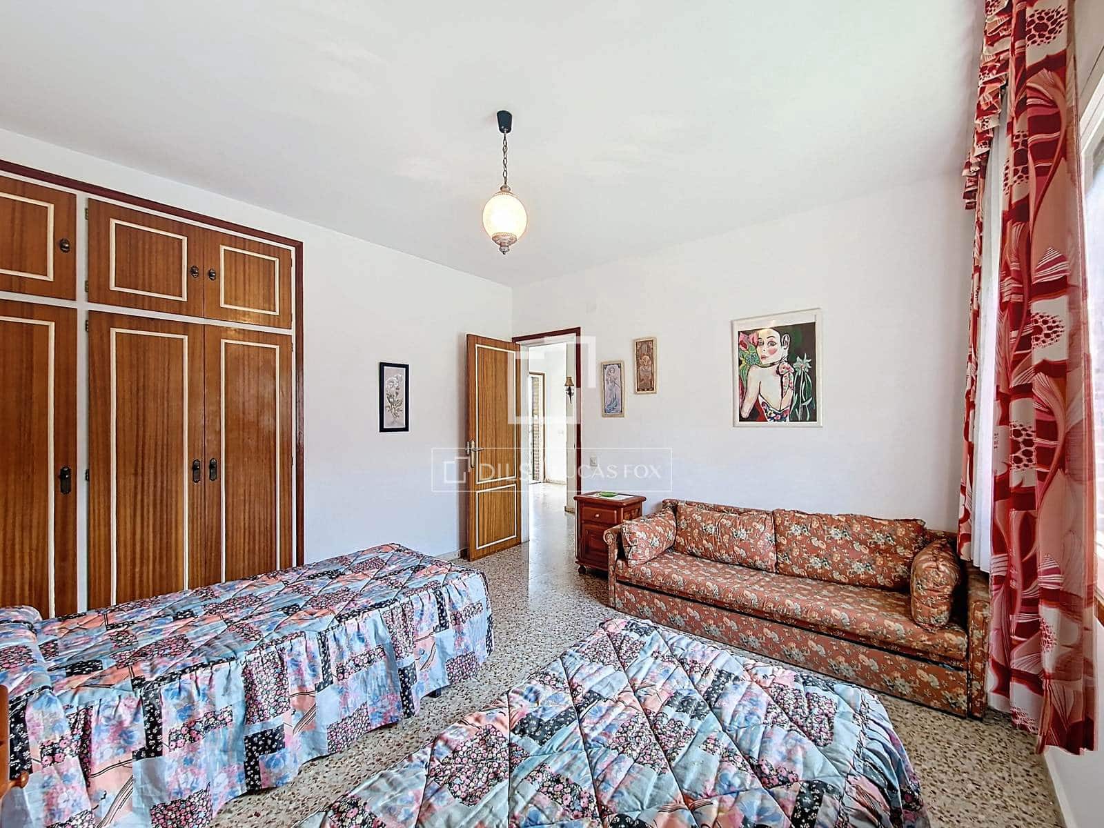 4 bedroom Villa for sale in Calafell with garage - € 489,000 (Ref: 9675065)