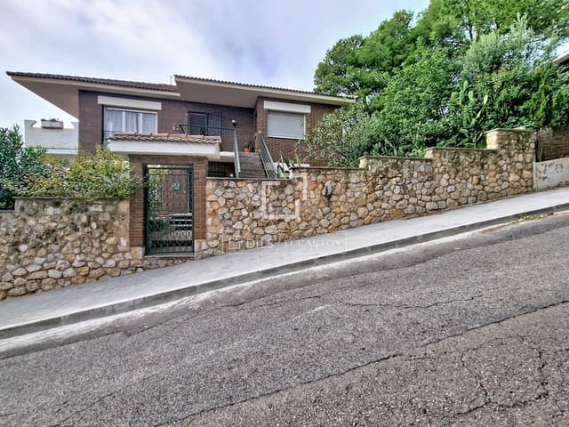 4 bedroom Villa for sale in Calafell with garage - € 489,000 (Ref: 9675065)