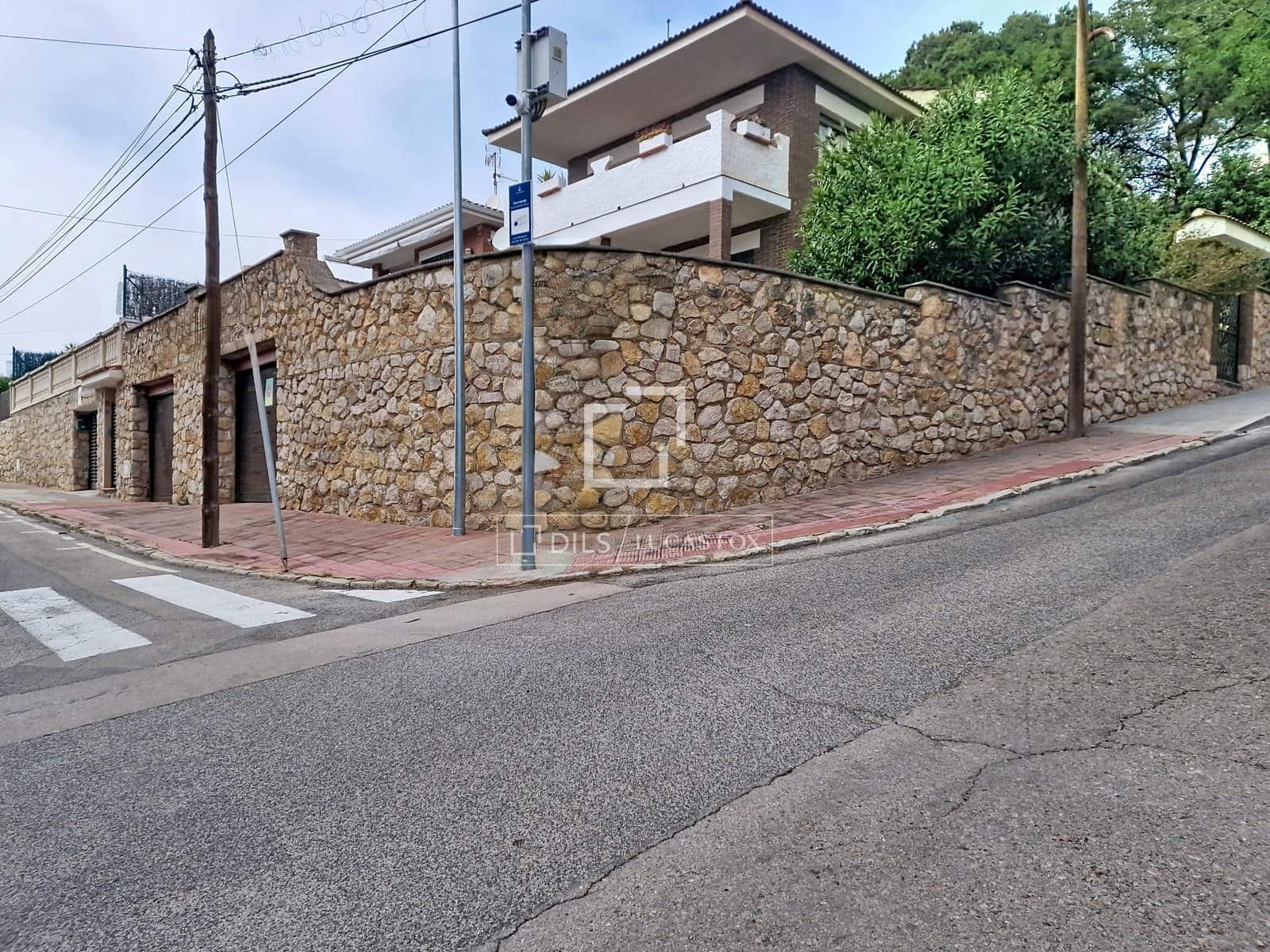 4 bedroom Villa for sale in Calafell with garage - € 489,000 (Ref: 9675065)