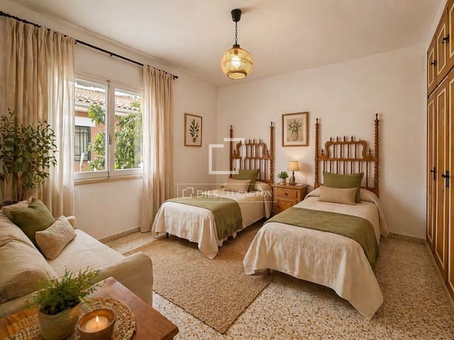 Chalet de 4 habitaciones en Calafell en venta con garaje - 469.000 € (Ref: 9675065)