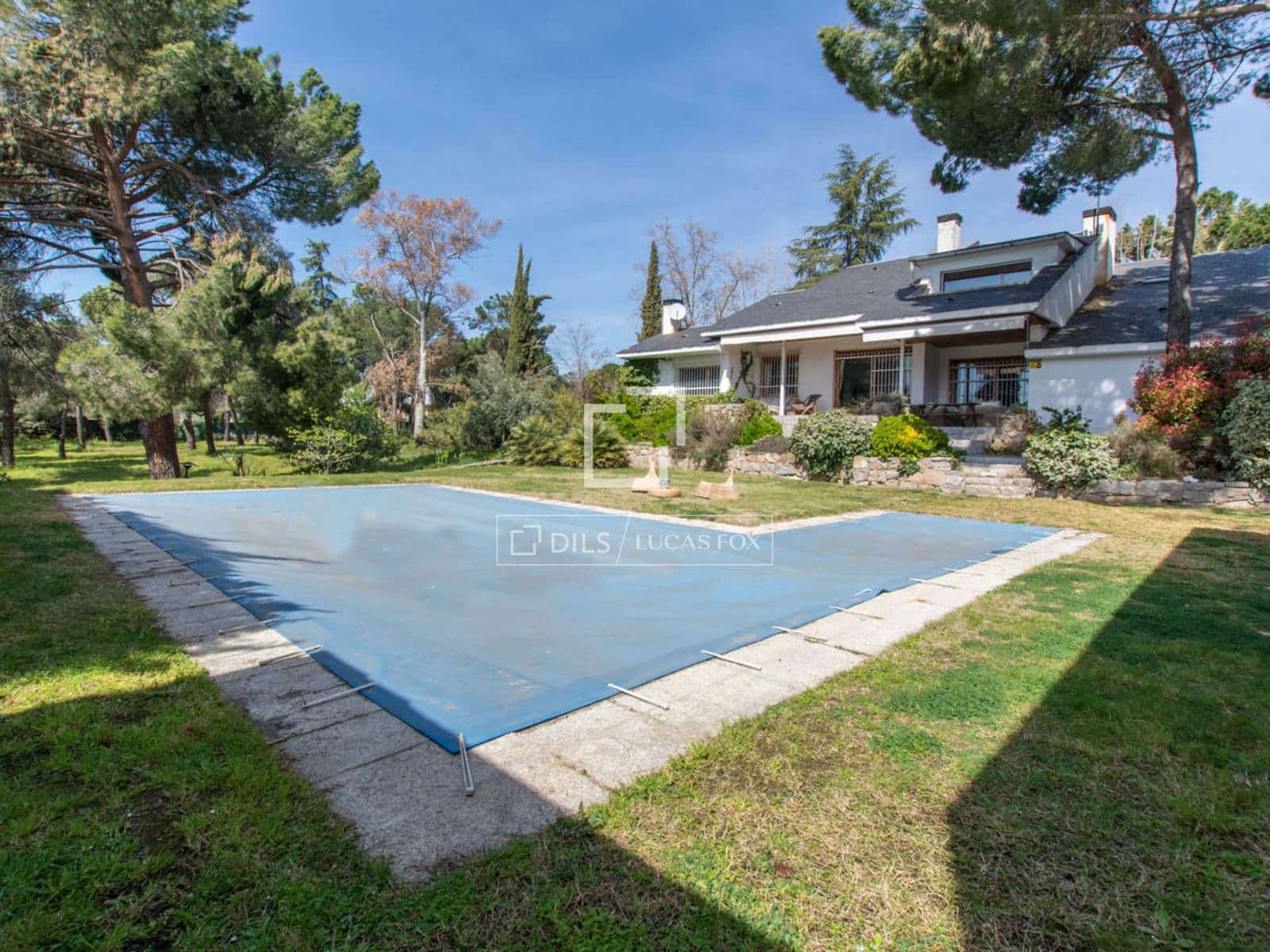 Chalet de 8 habitaciones en Pozuelo de Alarcón en venta con piscina garaje - 5.100.000 € (Ref: 9675956)