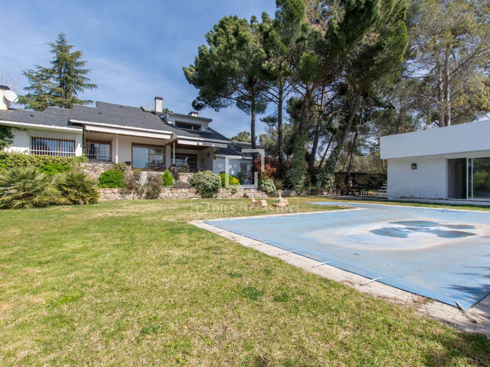 8 bedroom Villa for sale in Pozuelo de Alarcon with pool garage - € 5,100,000 (Ref: 9675956)