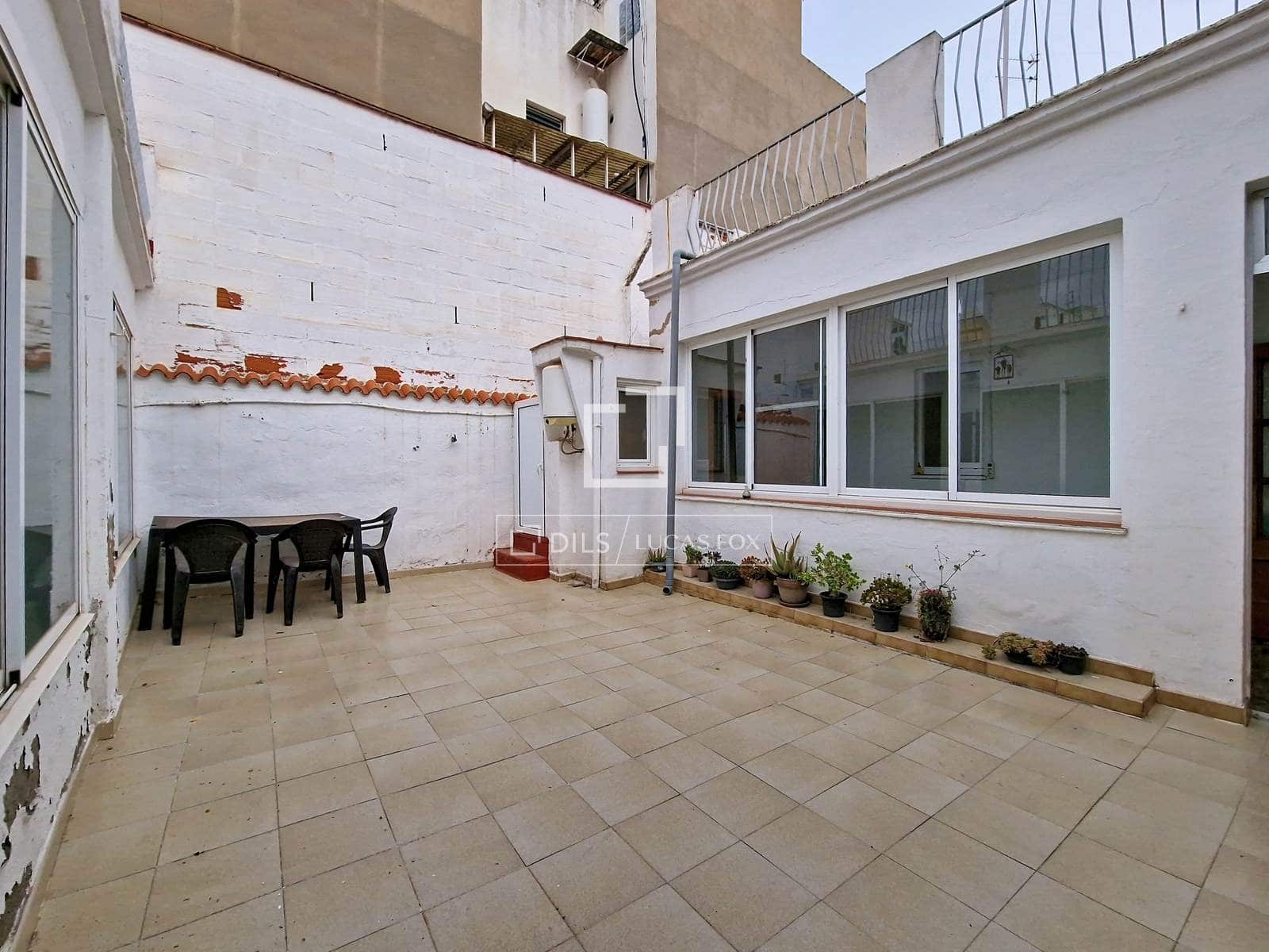 4 slaapkamer Villa te koop in Vilanova i la Geltru - € 450.000 (Ref: 9675957)