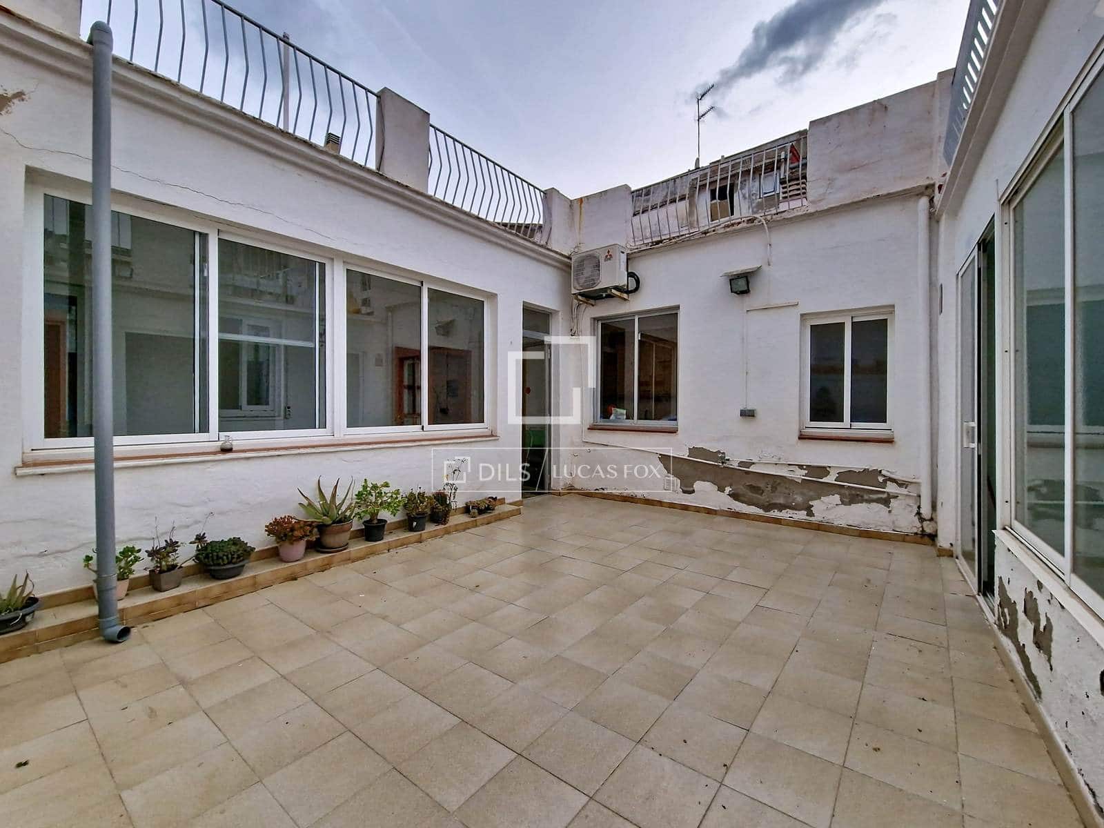 4 slaapkamer Villa te koop in Vilanova i la Geltru - € 450.000 (Ref: 9675957)