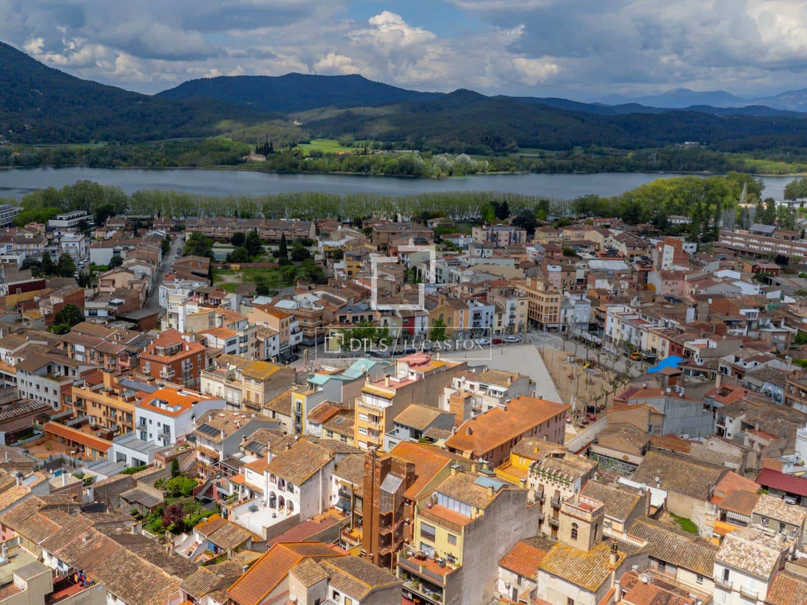 Chalet de 8 habitaciones en Banyoles en venta - 465.000 € (Ref: 9675958)