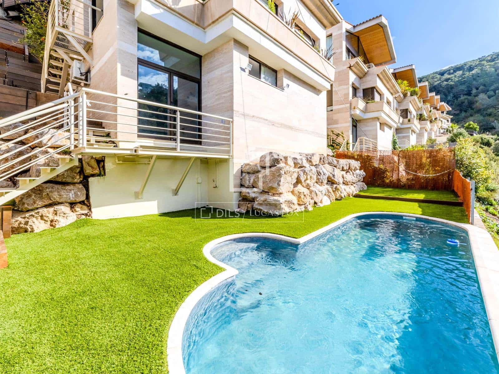 4 chambre Villa/Maison à vendre à Sitges avec piscine garage - 975 000 € (Ref: 9675959)