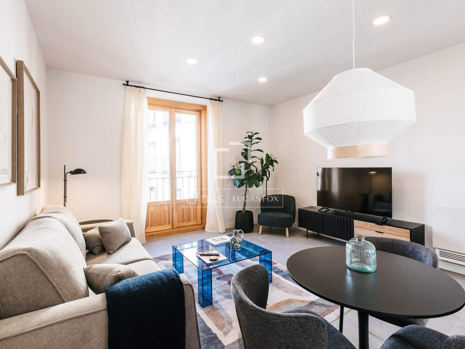 2 slaapkamer Appartement te huur in Madrid stad - € 3.300 (Ref: 9676430)