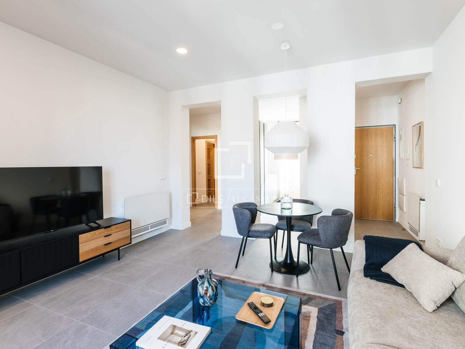 2 slaapkamer Appartement te huur in Madrid stad - € 3.300 (Ref: 9676430)