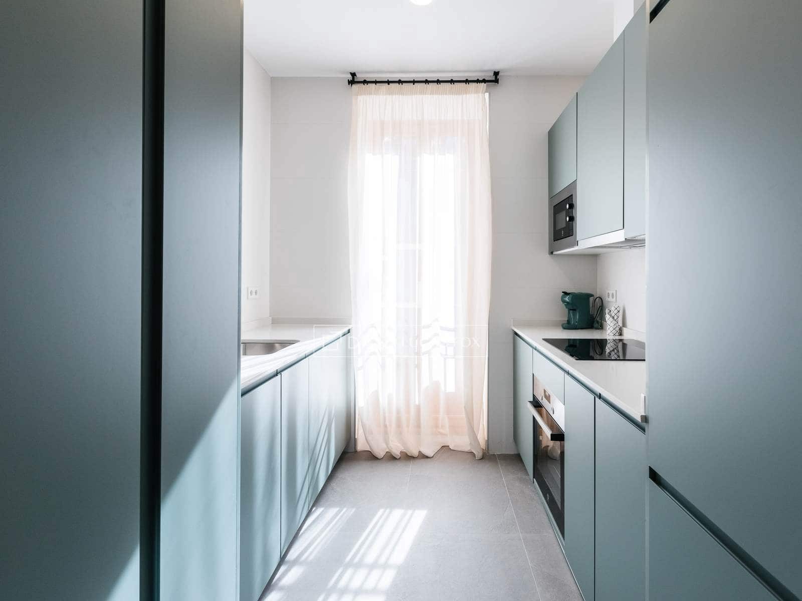 2 slaapkamer Appartement te huur in Madrid stad - € 3.300 (Ref: 9676430)