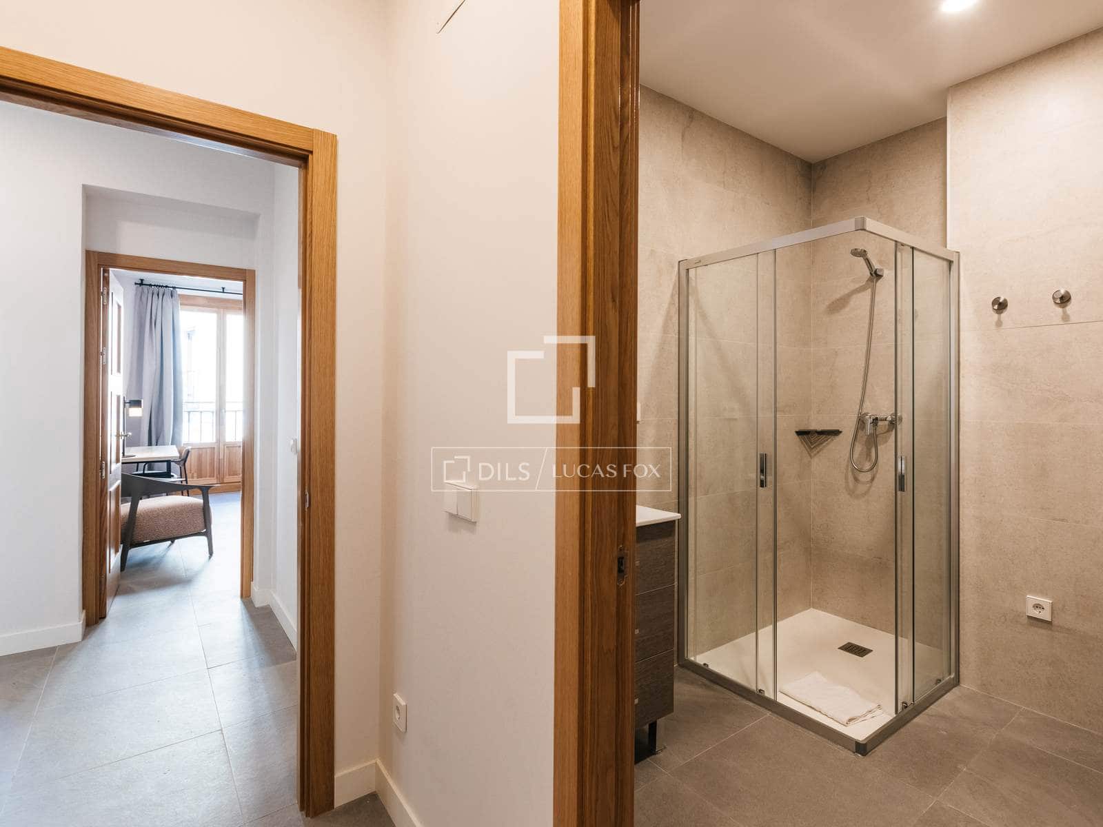 2 slaapkamer Appartement te huur in Madrid stad - € 3.300 (Ref: 9676430)