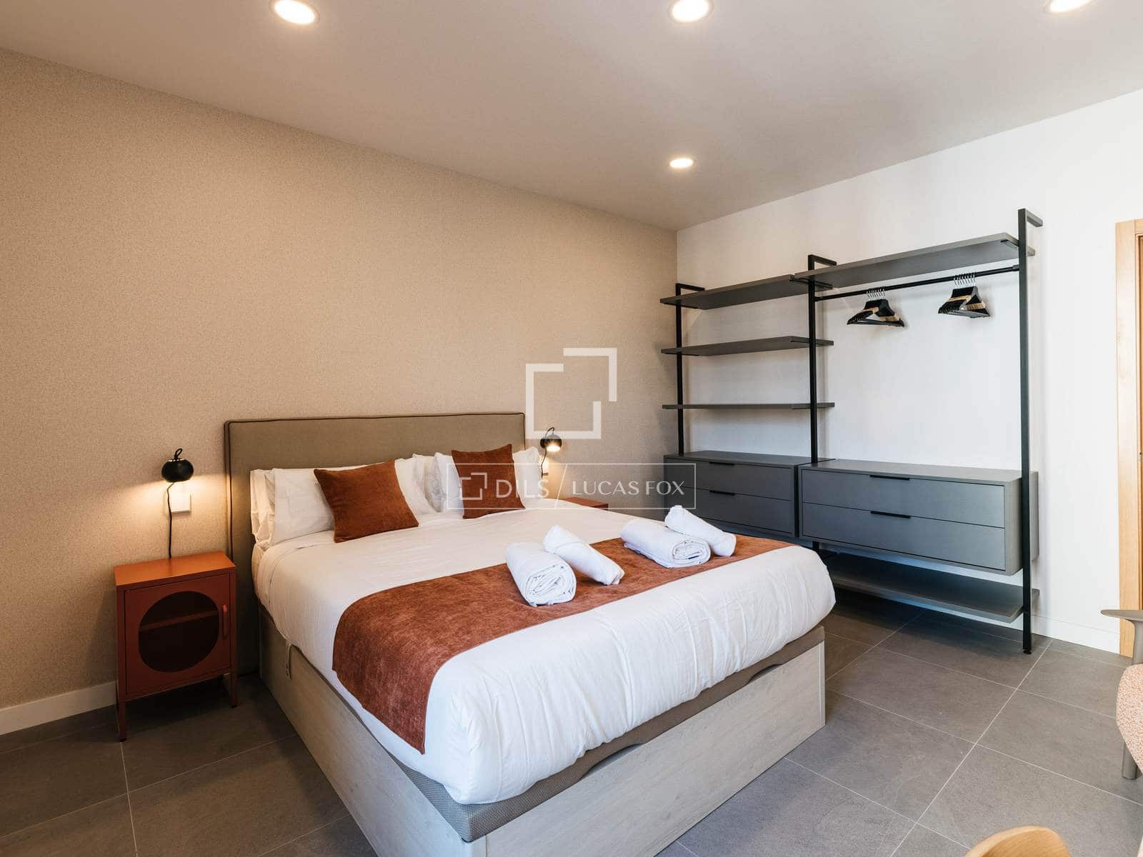 2 slaapkamer Appartement te huur in Madrid stad - € 3.300 (Ref: 9676430)