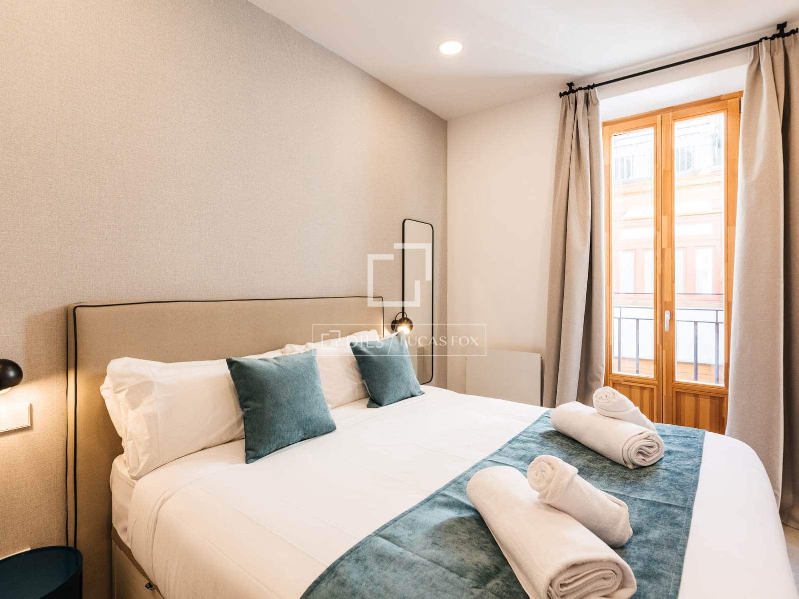 2 slaapkamer Appartement te huur in Madrid stad - € 3.300 (Ref: 9676430)