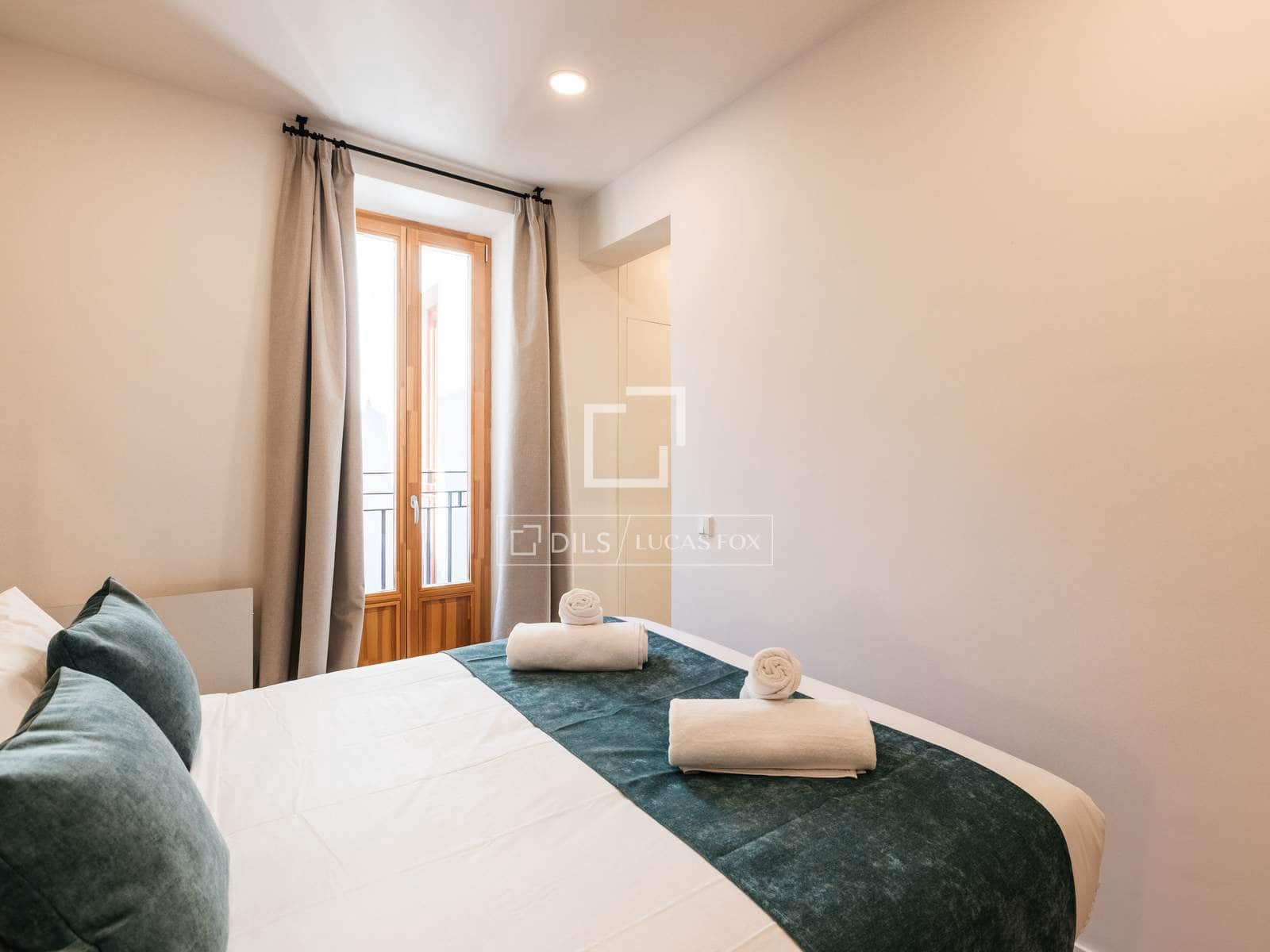 2 slaapkamer Appartement te huur in Madrid stad - € 3.300 (Ref: 9676430)