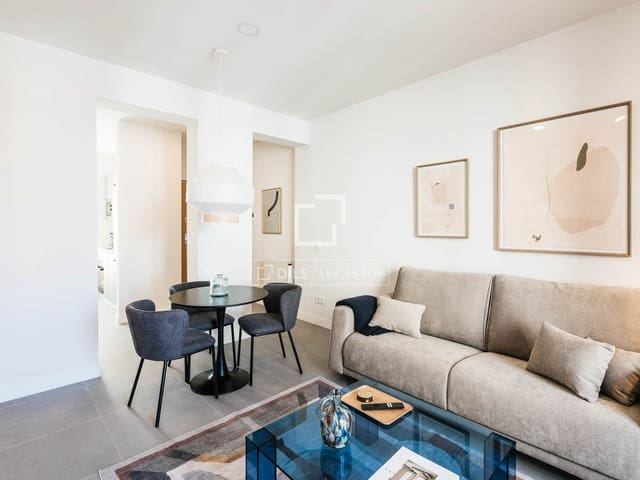 2 slaapkamer Appartement te huur in Madrid stad - € 3.300 (Ref: 9676430)