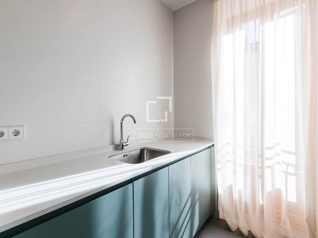 2 slaapkamer Appartement te huur in Madrid stad - € 3.300 (Ref: 9676430)