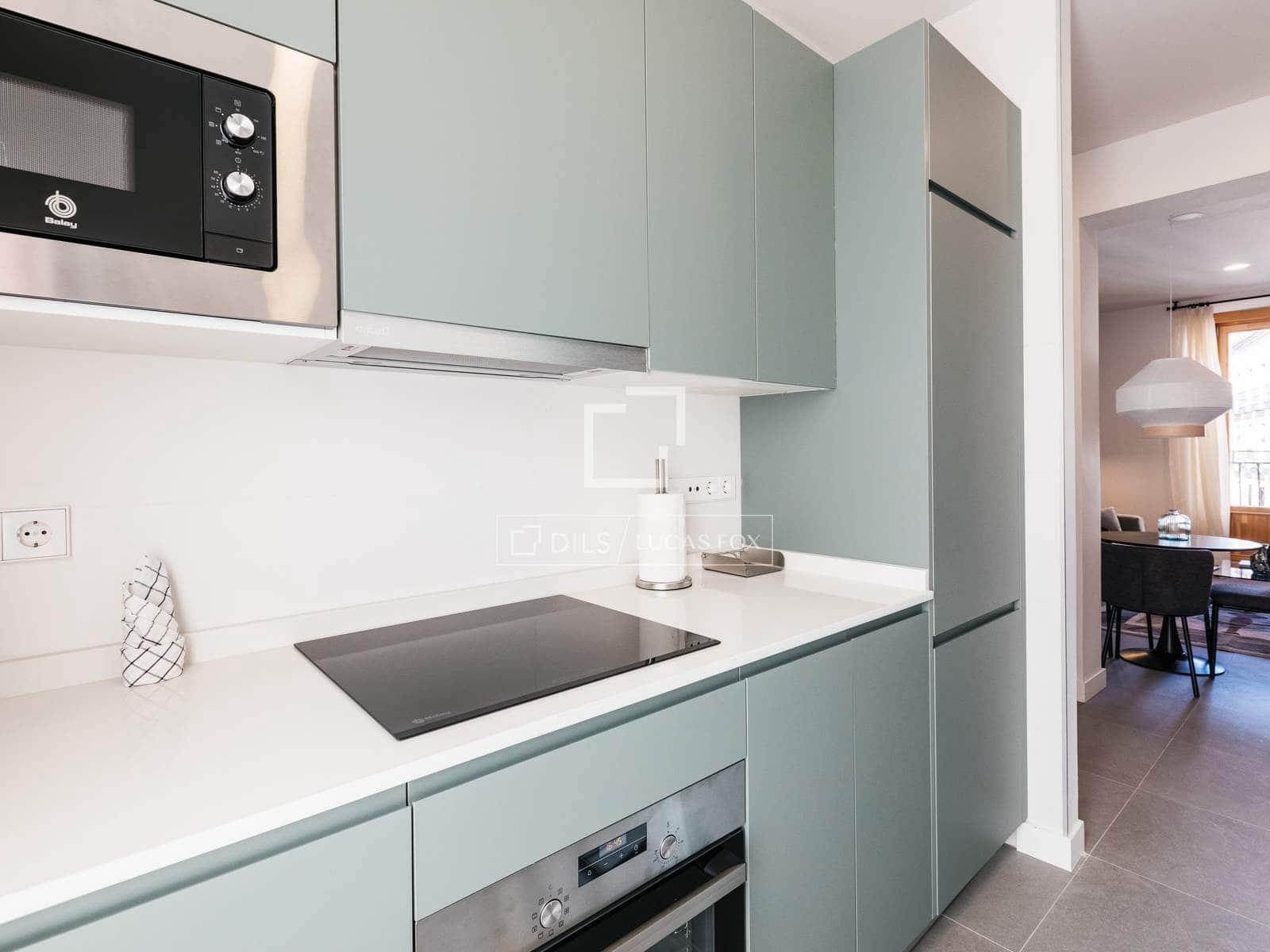 2 slaapkamer Appartement te huur in Madrid stad - € 3.300 (Ref: 9676430)