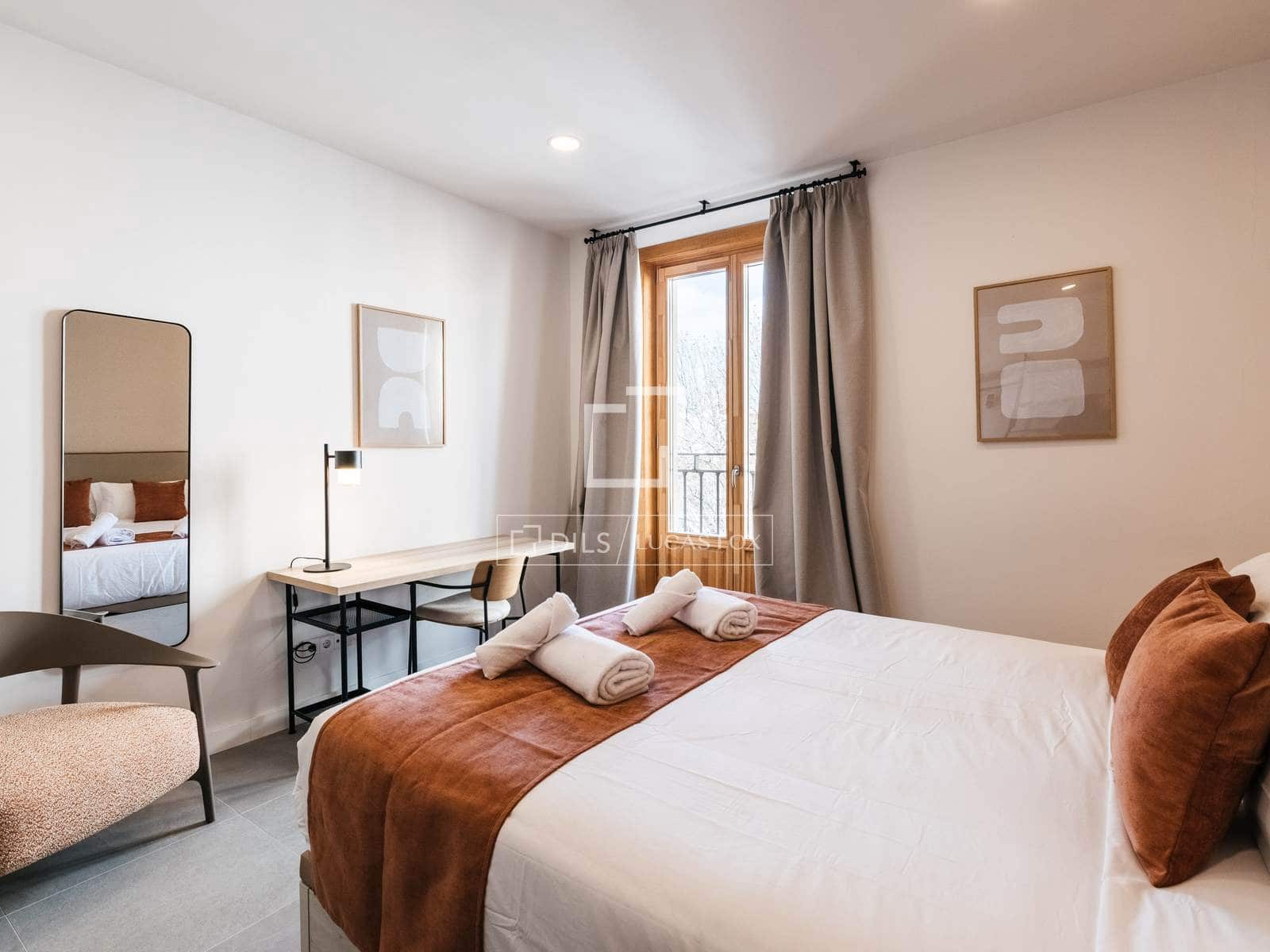 2 slaapkamer Appartement te huur in Madrid stad - € 3.300 (Ref: 9676430)